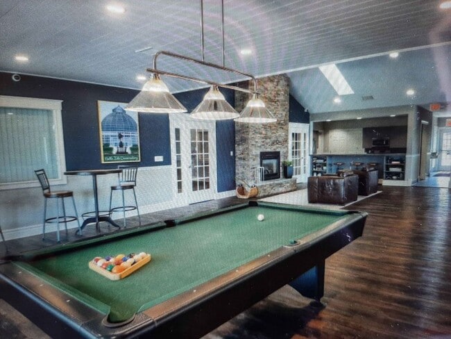 Building Photo - 9693 Edgeworth Dr