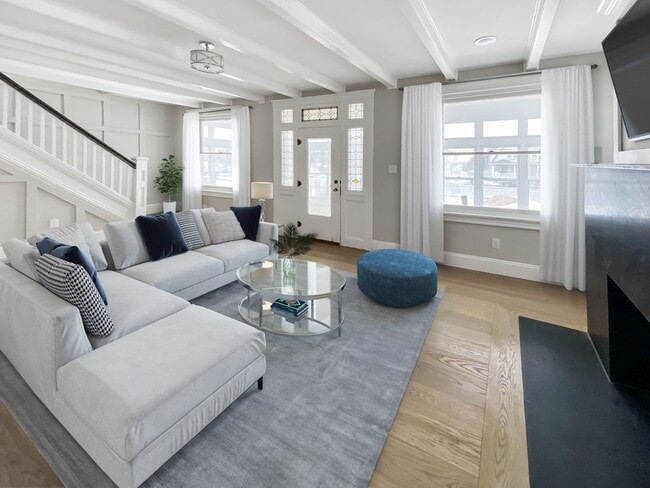 Building Photo - Fully Renovated 4 Bedroom/3 Bathroom in Conshohocken!