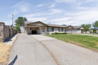 Building Photo - 2 Bedroom, 1 Bathroom South Jordan Duplex