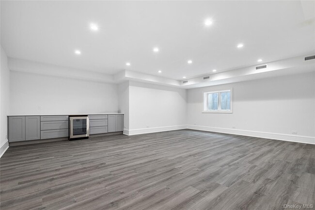 Building Photo - 75 Orchard Ave