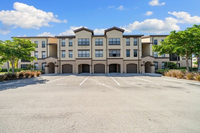 Building Photo - *** LOCATION, LOCATION, LOCATION! *** ANNUAL TURNKEY FURNISHED Rental Available NOW in Positano P...