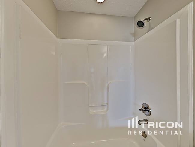 Building Photo - 531 Falkland Cir