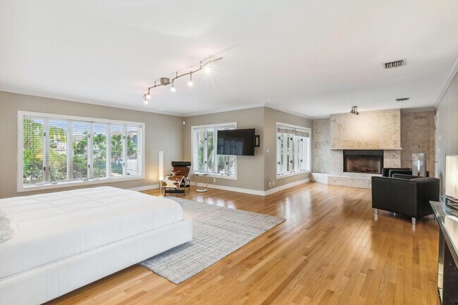 Building Photo - 3301 NE 16th St