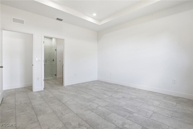 Building Photo - 1087 Rugby Cir