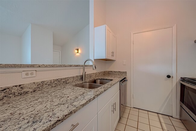 Building Photo - 11009 Crenchrus Ct