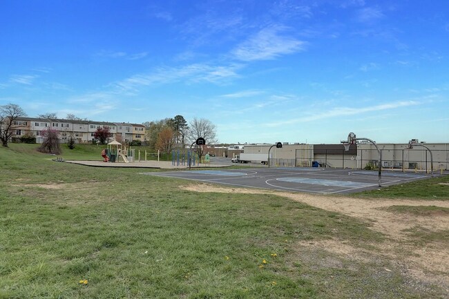 Building Photo - Gorgeous 5 Bedroom In Harford County Ready...