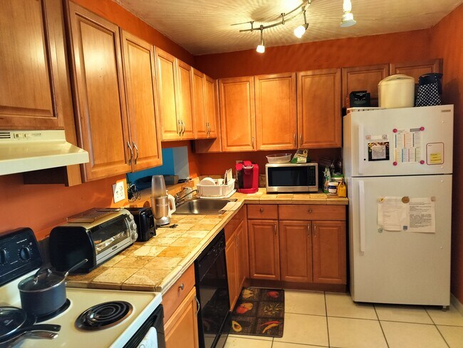 Building Photo - 8760 SW 133rd Ave