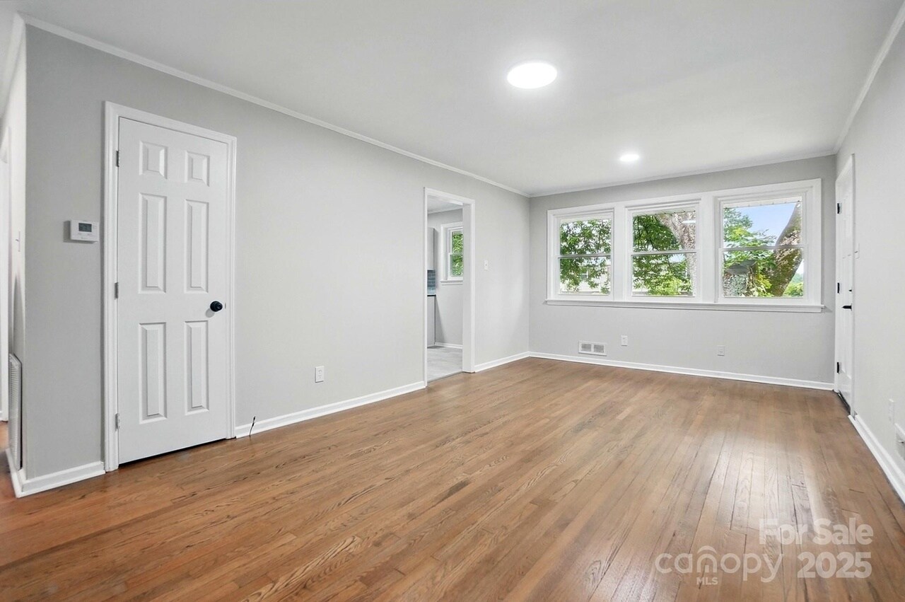Building Photo - 1412 Wembley Dr