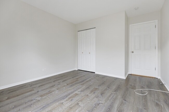 Building Photo - 27 N Victoria Ln