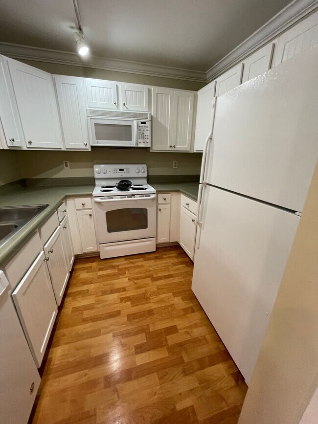 Building Photo - 07-204 Fattouh