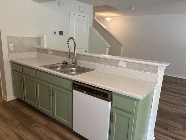 Building Photo - Pristine, Move In ready home in the Berryh...