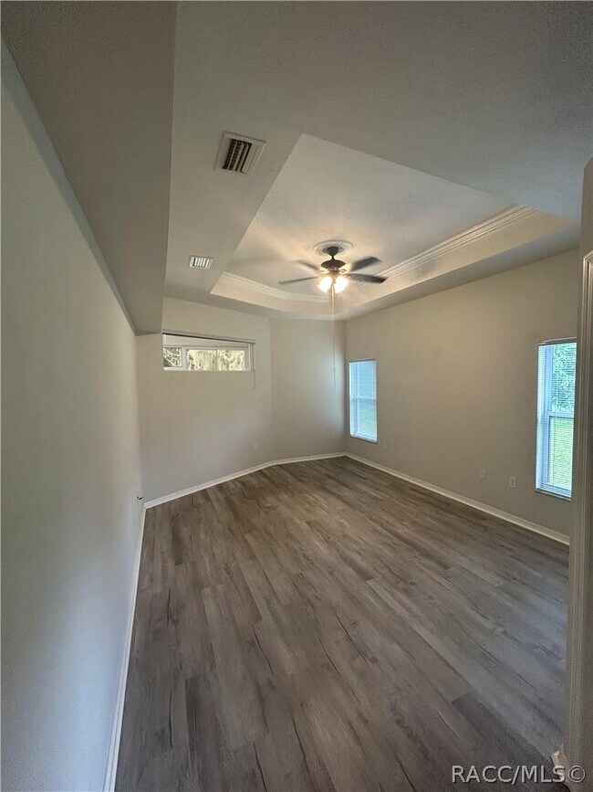 Building Photo - 2675 N Canterbury Lake Dr