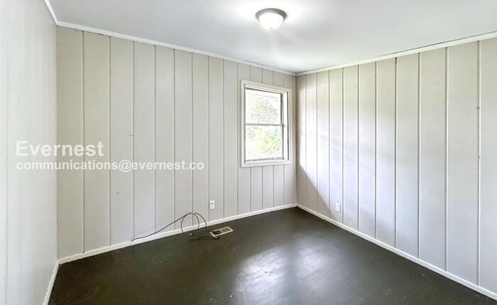 Building Photo - 2724 Lee Ave SW