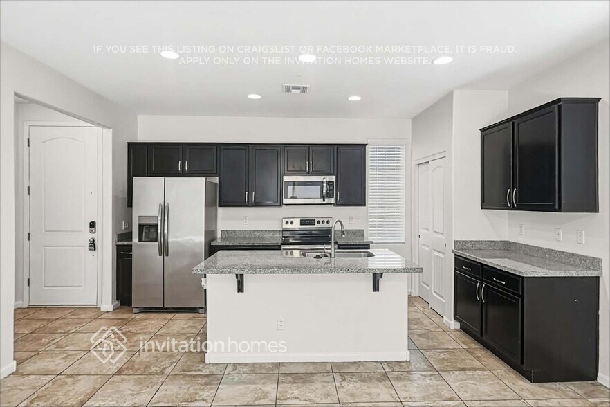 Building Photo - 1370 S Ponderosa Dr