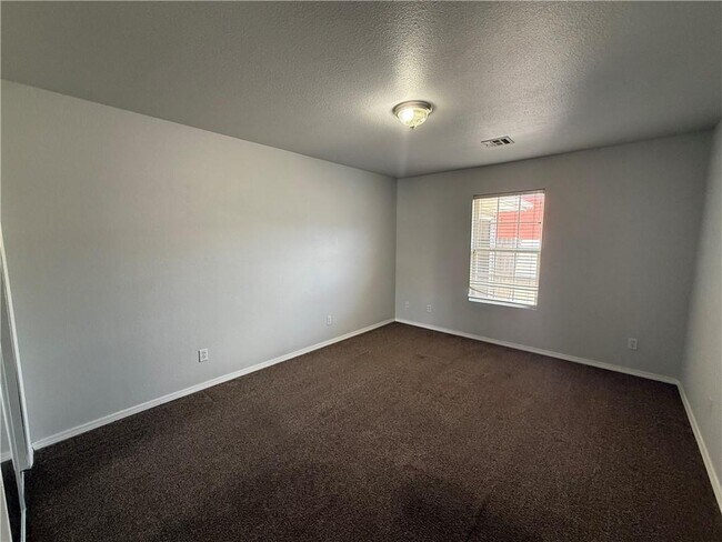 Building Photo - 318 E Pickens Rd
