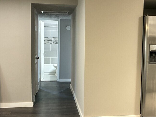Building Photo - 7510 Shady Villa Lane #22