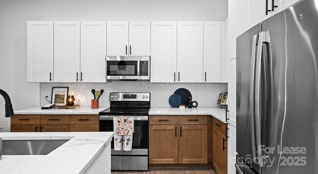 Building Photo - 1711 Commonwealth Ave