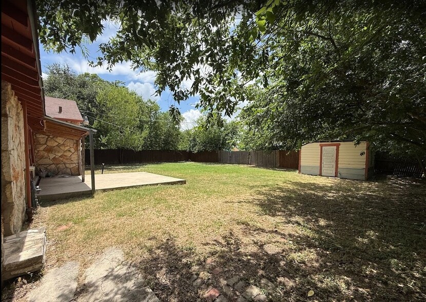 Building Photo - 244 W Hermosa