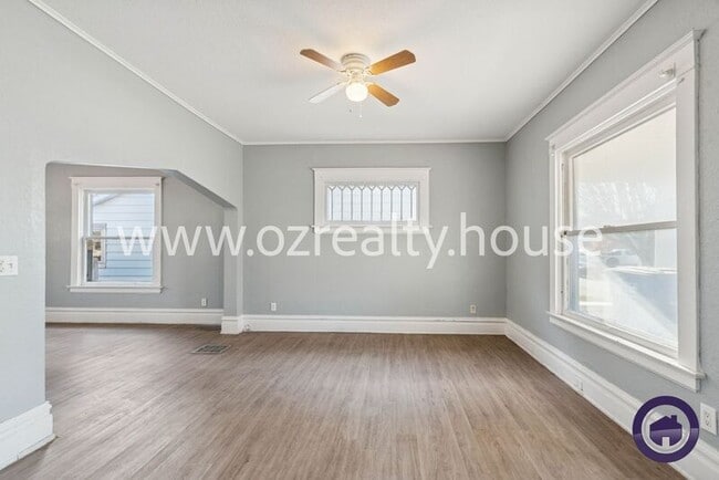 Building Photo - 3936 Woodhaven Dr