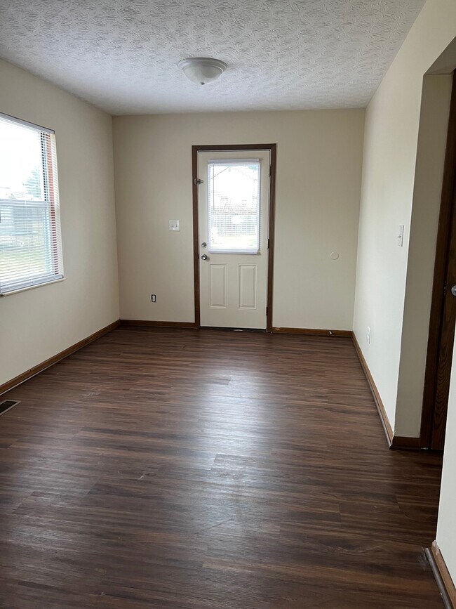 Building Photo - 7190 Feather Ct