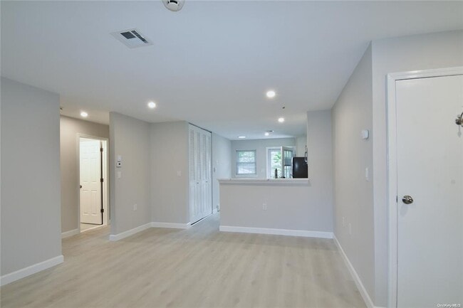 Building Photo - 332 Woodbridge Dr