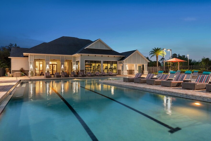 Luxe Lakewood Ranch - Resort Pool with Lap Lines - Luxe Lakewood Ranch