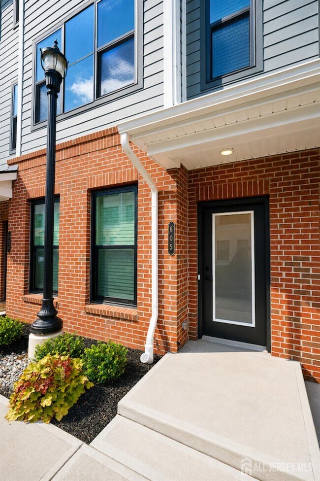 Building Photo - 605 Parker Blvd