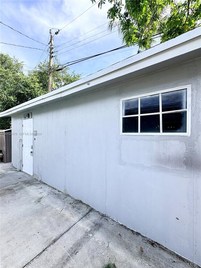Building Photo - 1116 N 61st Ave
