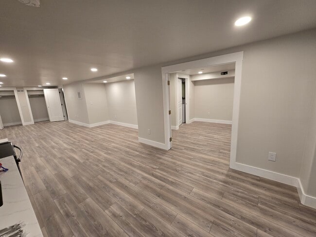 Building Photo - 929 Due W Ave N