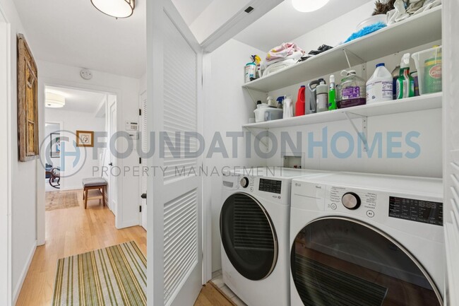 Building Photo - Furnished Mill Valley Home with Mt. Tam Views | Available Through December  - FOUNDATION