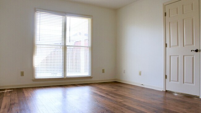 Building Photo - 3304 Chariot Ct