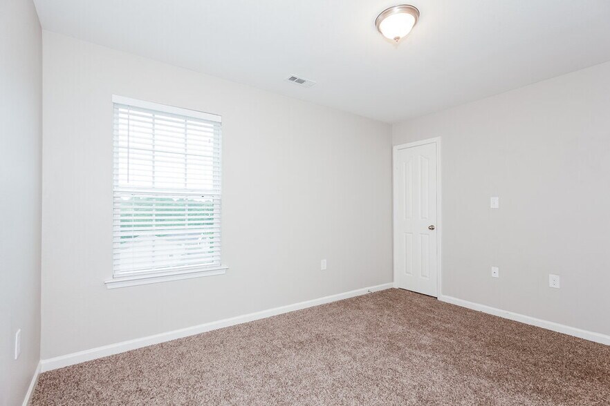 Building Photo - 4905 Broad Leaf Ct