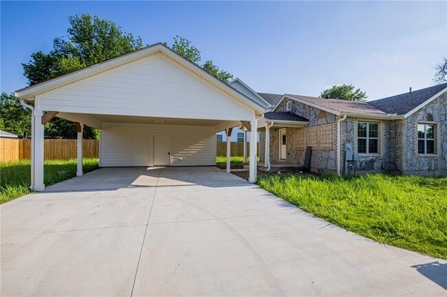 Building Photo - 717 N Mt Olive St