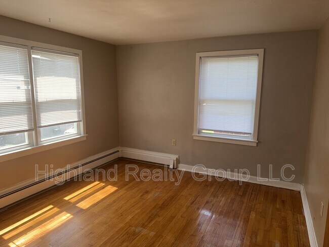 Building Photo - 2515 Woodlawn St