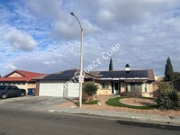 Building Photo - 4 Bedroom Pool Home For Rent in West Palmdale