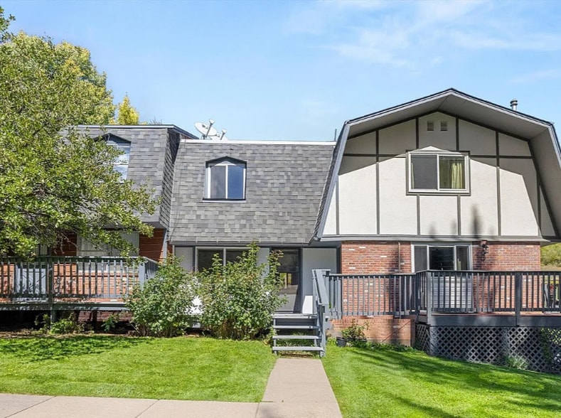 Primary Photo - 331 Holland Hills Rd