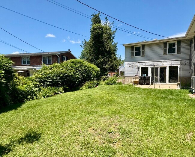 Building Photo - 237 Meadowvale Rd