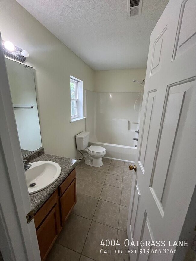 Building Photo - 4004 Oatgrass Ln