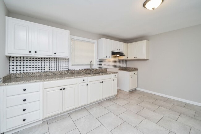 Building Photo - Spacious & Stylish – Fully Renovated 4BR Home Ready for Move-In!