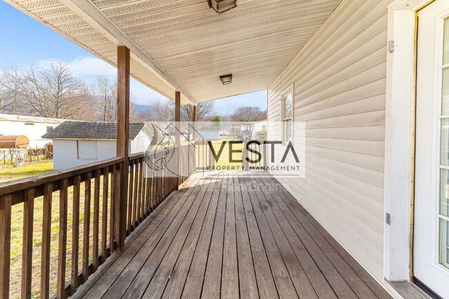 Building Photo - 303 Tarheel Dr