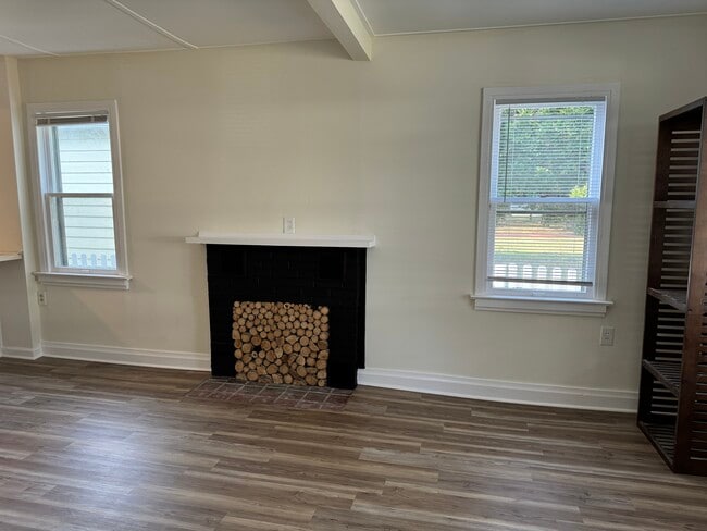 Building Photo - 220 Morton Rd