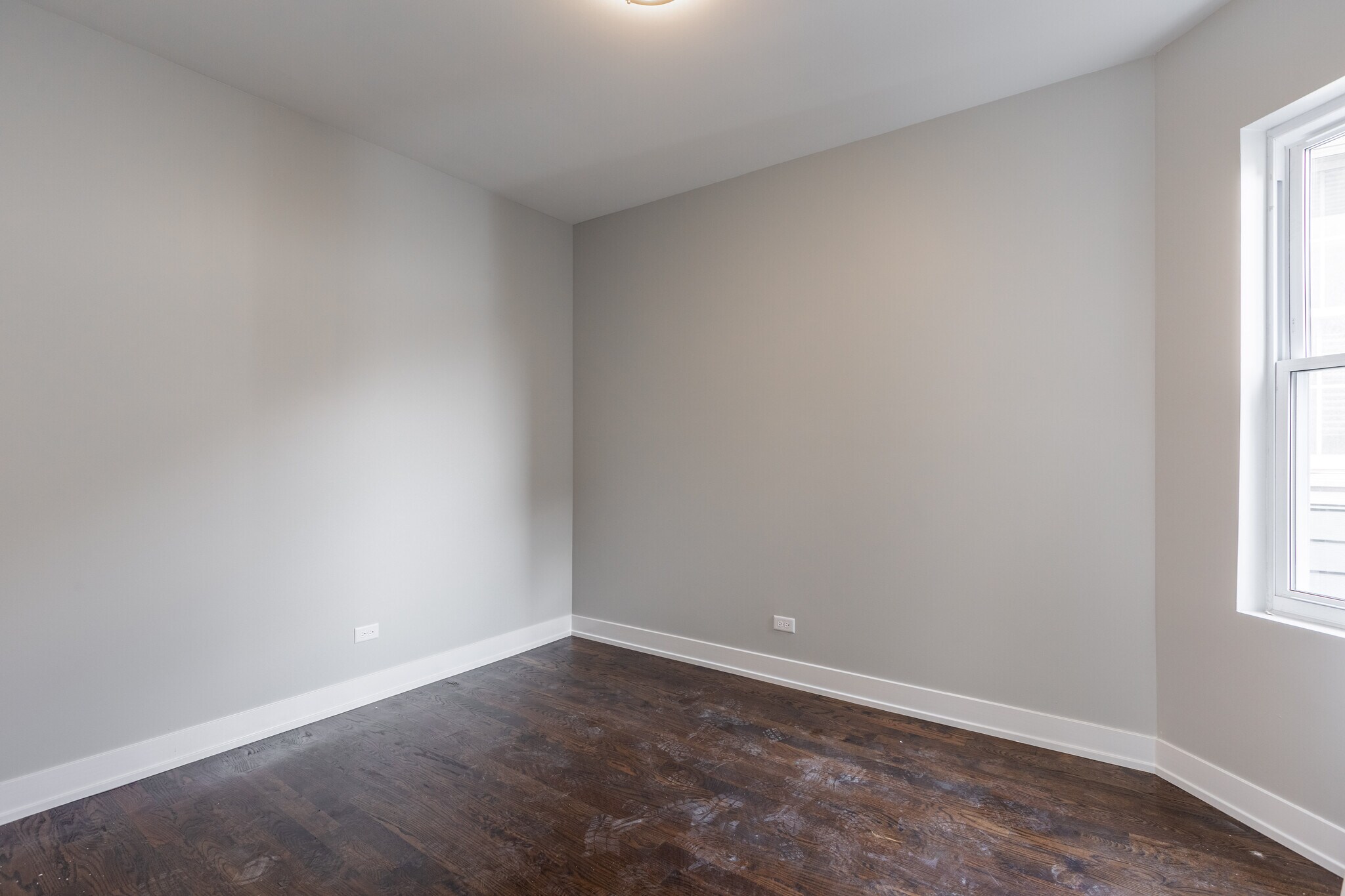 Building Photo - 3136 N Oakley Ave