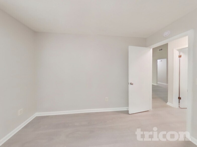 Building Photo - 3572 Raymur Villa Dr