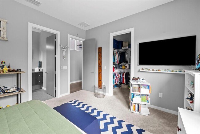 Building Photo - 3624 S Gardenia Ave