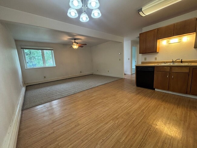 Building Photo - 2406 Mercier St