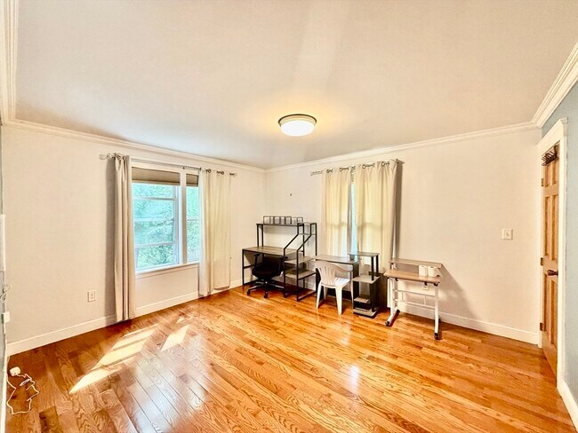 Building Photo - 12 Dunstan St