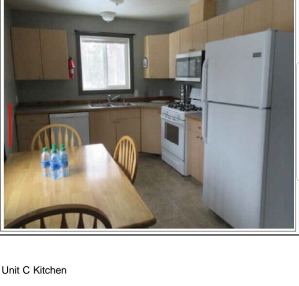 Kitchen - 45941 Miller Loop Rd