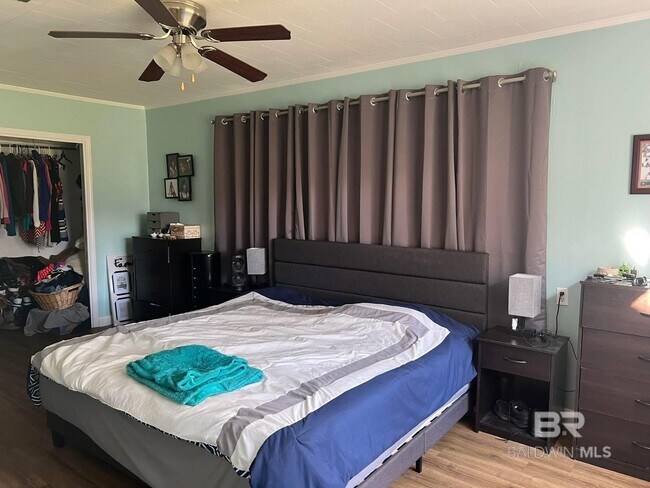 Building Photo - 52 Ratcliffe St