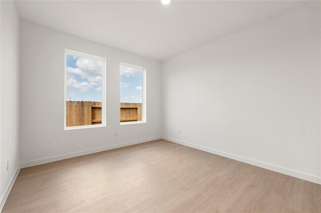Building Photo - 13505 Harbor Pt Dr