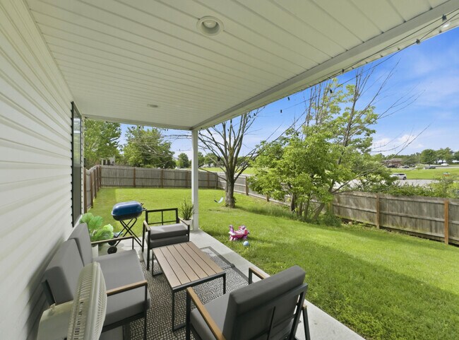 Building Photo - 3201 Crestwood Ln